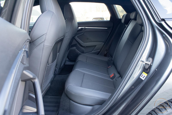 Audi A3 Sportback 40 TFSIe S line Panoramadak Elektrische Stoelverwarming Sfeerverlichting