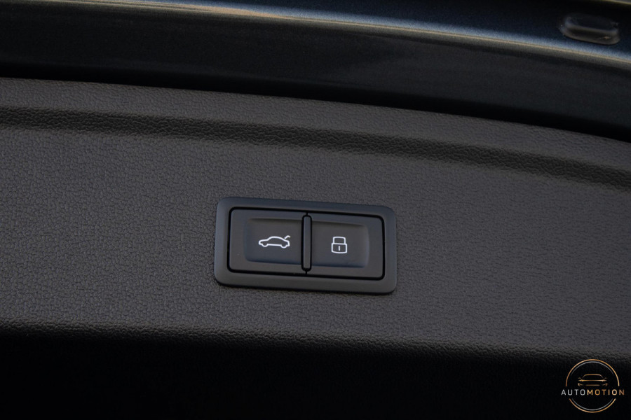 Audi A3 Sportback 40 TFSIe S line Panoramadak Elektrische Stoelverwarming Sfeerverlichting