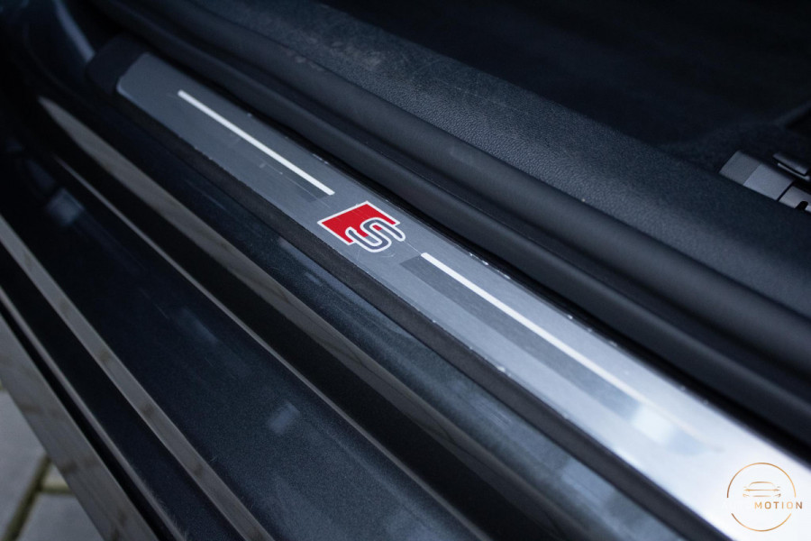 Audi A3 Sportback 40 TFSIe S line Panoramadak Elektrische Stoelverwarming Sfeerverlichting