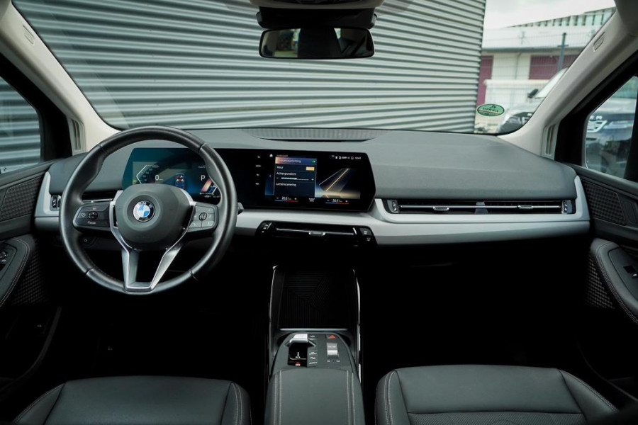 BMW 2 Serie Active Tourer 220i / Aut / Navi / Trekhaak Elektrisch / Incl BTW