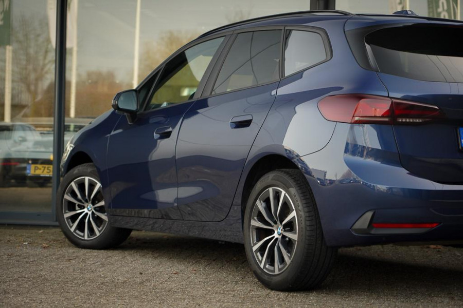 BMW 2 Serie Active Tourer 220i / Aut / Navi / Trekhaak Elektrisch / Incl BTW