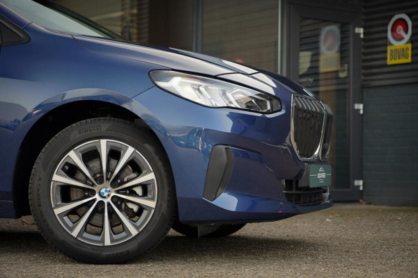 BMW 2 Serie Active Tourer 220i / Aut / Navi / Trekhaak Elektrisch / Incl BTW