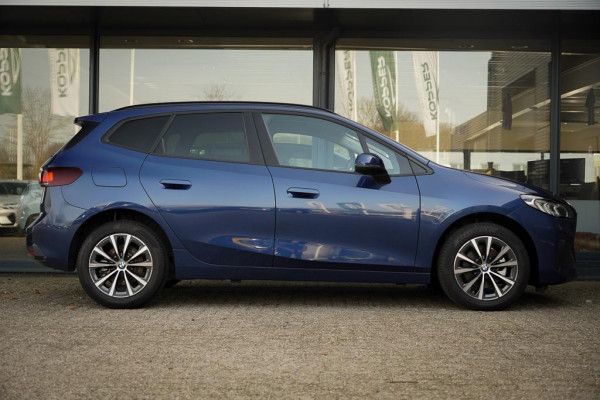 BMW 2 Serie Active Tourer 220i / Aut / Navi / Trekhaak Elektrisch / Incl BTW