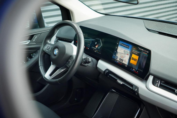 BMW 2 Serie Active Tourer 220i / Aut / Navi / Trekhaak Elektrisch / Incl BTW