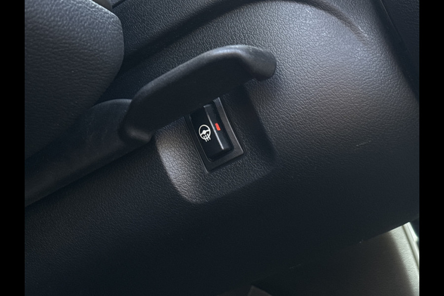 MINI Countryman 1.5 Cooper Classic Business Edition - Stoelverwarming - Navigatie -
