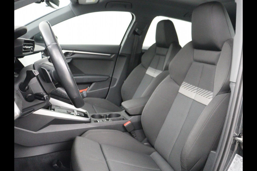 Audi A3 35 TFSI Business edition | Sportstoelen | Carplay | Virtual Cockpit | Park Assist | 18'' | Navigatie | Full LED | Climate control | Bluetooth | Cruise control