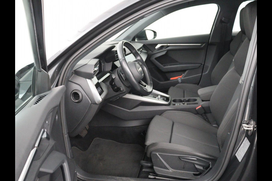 Audi A3 35 TFSI Business edition | Sportstoelen | Carplay | Virtual Cockpit | Park Assist | 18'' | Navigatie | Full LED | Climate control | Bluetooth | Cruise control