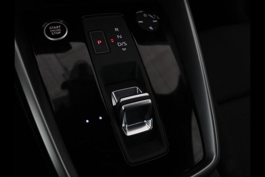 Audi A3 35 TFSI Business edition | Sportstoelen | Carplay | Virtual Cockpit | Park Assist | 18'' | Navigatie | Full LED | Climate control | Bluetooth | Cruise control