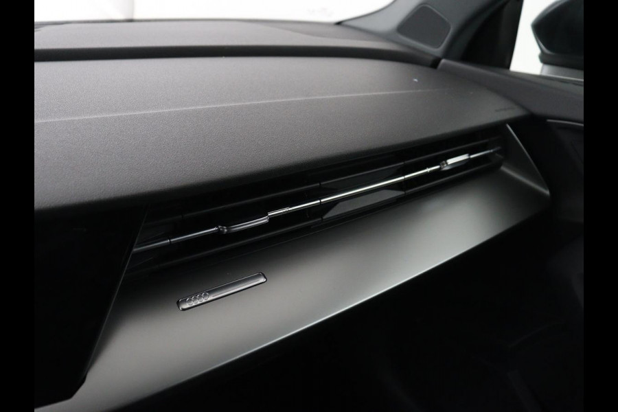 Audi A3 35 TFSI Business edition | Sportstoelen | Carplay | Virtual Cockpit | Park Assist | 18'' | Navigatie | Full LED | Climate control | Bluetooth | Cruise control