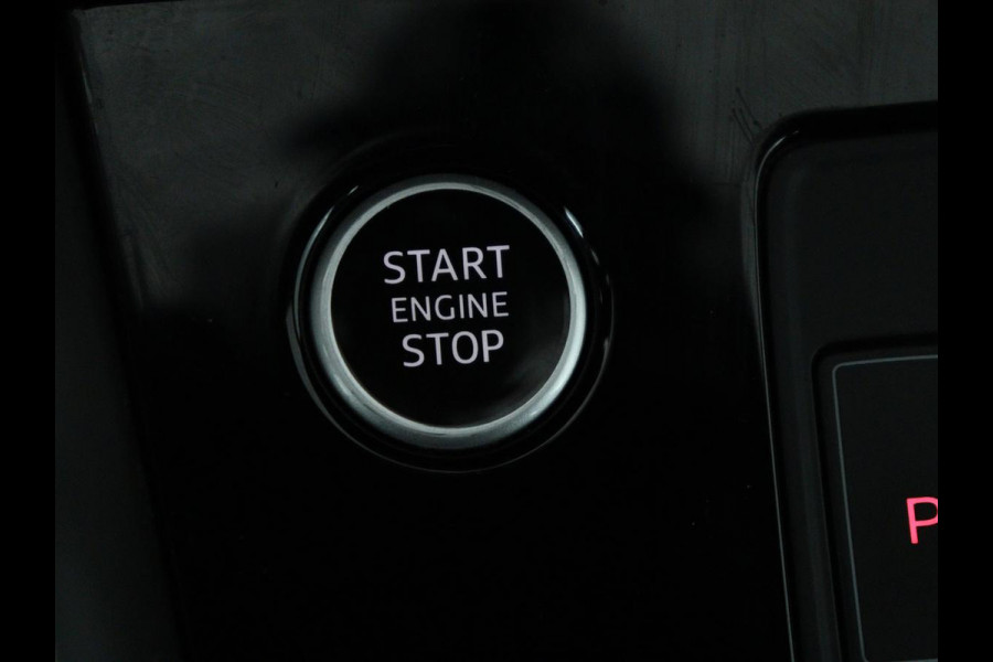 Audi A3 35 TFSI Business edition | Sportstoelen | Carplay | Virtual Cockpit | Park Assist | 18'' | Navigatie | Full LED | Climate control | Bluetooth | Cruise control