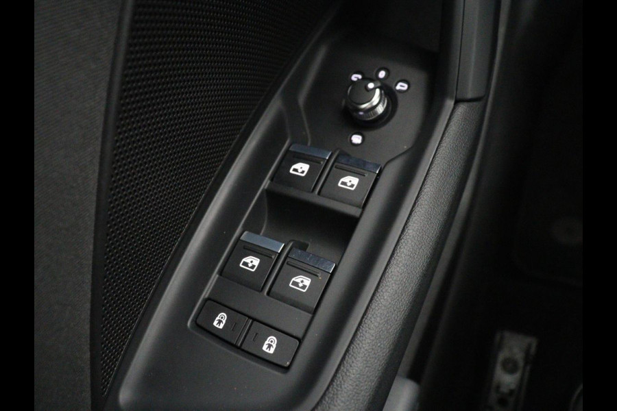 Audi A3 35 TFSI Business edition | Sportstoelen | Carplay | Virtual Cockpit | Park Assist | 18'' | Navigatie | Full LED | Climate control | Bluetooth | Cruise control