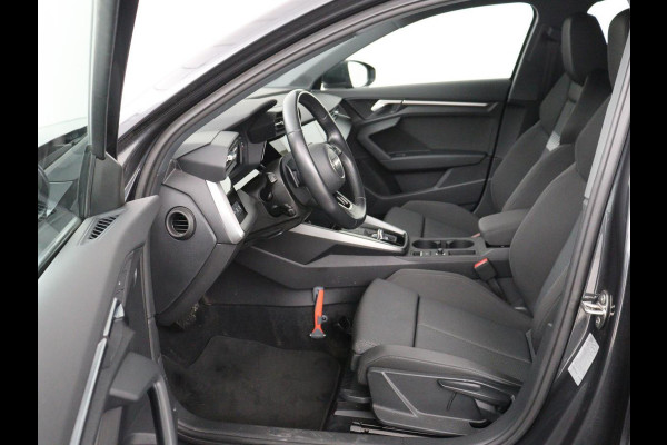 Audi A3 30 TFSI Advanced edition | Sportstoelen | Carplay | Virtual Cockpit | Park Assist | Full LED | Navigatie | Climate control | Bluetooth | 17'' | Cruise control