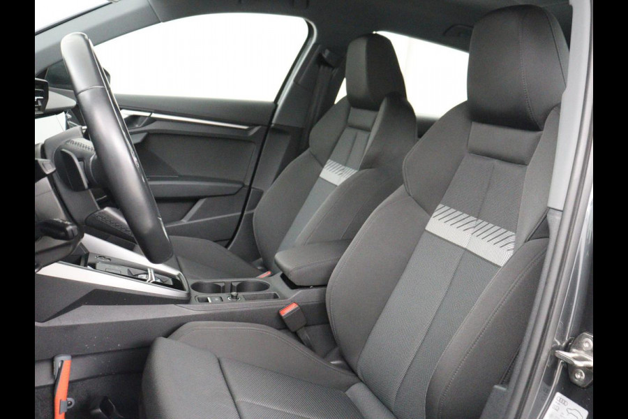 Audi A3 30 TFSI Advanced edition | Sportstoelen | Carplay | Virtual Cockpit | Park Assist | Full LED | Navigatie | Climate control | Bluetooth | 17'' | Cruise control