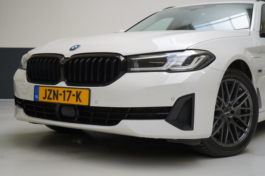 BMW 5 Serie Touring 530e Business Edition Plus | Harman Kardon | SoH 94% | Head Up | Trekhaak | Adaptive cruise | Sportstoelen | Blind spot | Stuurverwarming