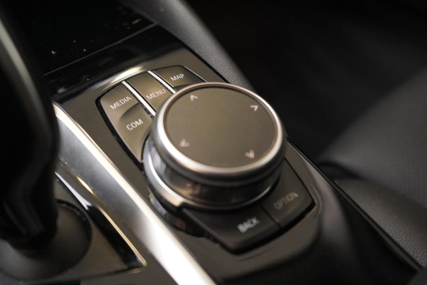 BMW 5 Serie Touring 530e Business Edition Plus | Harman Kardon | SoH 94% | Head Up | Trekhaak | Adaptive cruise | Sportstoelen | Blind spot | Stuurverwarming