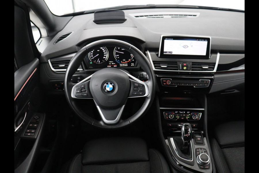 BMW 2 Serie Gran Tourer 218i 7 Persoons Executive | Sport Line | 1e eigenaar | Stoelverwarming | Head-Up | Trekhaak | Sportstoelen | Half leder | Navigatie | Climate control | Parkeerhulp | Cruise control