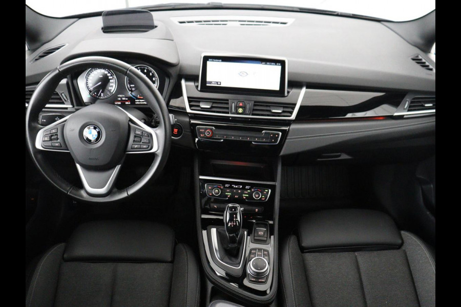 BMW 2 Serie Gran Tourer 218i 7 Persoons Executive | Sport Line | 1e eigenaar | Stoelverwarming | Head-Up | Trekhaak | Sportstoelen | Half leder | Navigatie | Climate control | Parkeerhulp | Cruise control