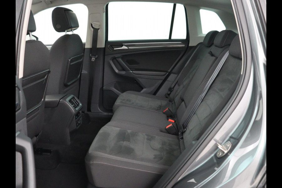 Volkswagen Tiguan 1.4 TSI R Line | Panoramadak | Stoelverwarming | Trekhaak | Adaptive cruise | Virtual Cockpit | Dynaudio | Massage | Camera | Navigatie | LED Plus | Keyless | 20'' | Park Assist