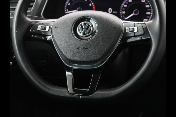 Volkswagen Tiguan 1.4 TSI R Line | Panoramadak | Stoelverwarming | Trekhaak | Adaptive cruise | Virtual Cockpit | Dynaudio | Massage | Camera | Navigatie | LED Plus | Keyless | 20'' | Park Assist