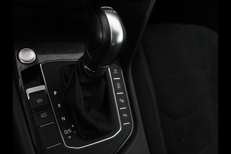 Volkswagen Tiguan 1.4 TSI R Line | Panoramadak | Stoelverwarming | Trekhaak | Adaptive cruise | Virtual Cockpit | Dynaudio | Massage | Camera | Navigatie | LED Plus | Keyless | 20'' | Park Assist