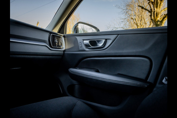 Volvo V60 2.0 B3 Momentum Advantage Automaat 1e Eigenaar