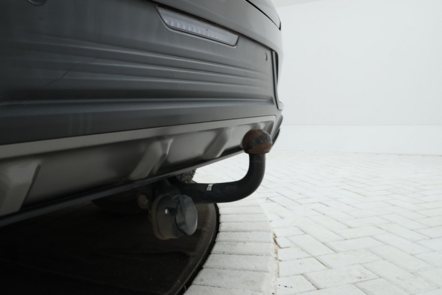 Lynk & Co 01 1.5 Full Black, Panorama Dak, Digital Dash