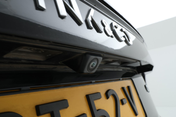 Lynk & Co 01 1.5 Full Black, Panorama Dak, Digital Dash