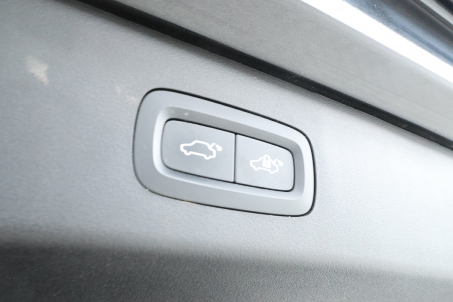 Lynk & Co 01 1.5 Full Black, Panorama Dak, Digital Dash