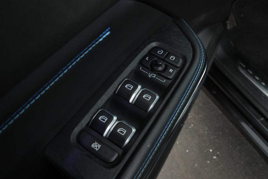 Lynk & Co 01 1.5 Full Black, Panorama Dak, Digital Dash