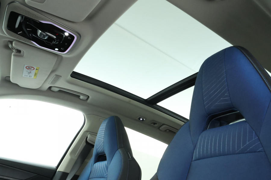 Lynk & Co 01 1.5 Full Black, Panorama Dak, Digital Dash