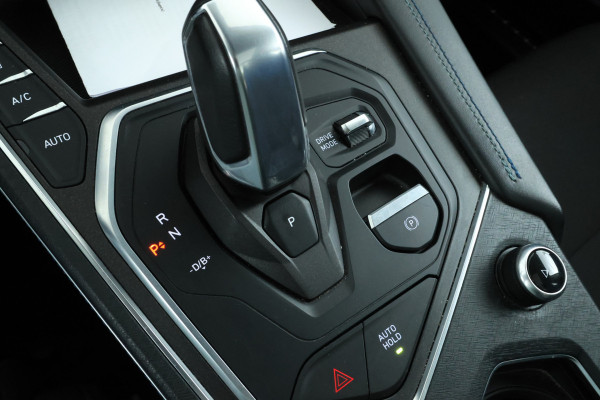 Lynk & Co 01 1.5 Full Black, Panorama Dak, Digital Dash