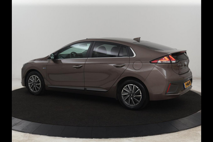 Hyundai IONIQ Premium EV 38 kWh | SOH 100% | Schuifdak | Stoelventilatie | Leder | Warmtepomp | Adaptive cruise | Camera | Achterbankverwarming | Carplay | Infinity Sound | Memory | Full LED | Keyless