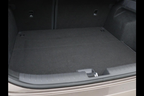 Hyundai IONIQ Premium EV 38 kWh | SOH 100% | Schuifdak | Stoelventilatie | Leder | Warmtepomp | Adaptive cruise | Camera | Achterbankverwarming | Carplay | Infinity Sound | Memory | Full LED | Keyless