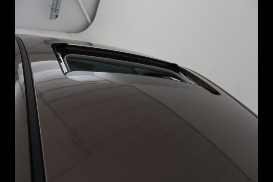 Hyundai IONIQ Premium EV 38 kWh | SOH 100% | Schuifdak | Stoelventilatie | Leder | Warmtepomp | Adaptive cruise | Camera | Achterbankverwarming | Carplay | Infinity Sound | Memory | Full LED | Keyless