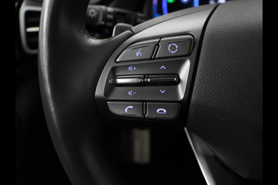 Hyundai IONIQ Premium EV 38 kWh | SOH 100% | Schuifdak | Stoelventilatie | Leder | Warmtepomp | Adaptive cruise | Camera | Achterbankverwarming | Carplay | Infinity Sound | Memory | Full LED | Keyless