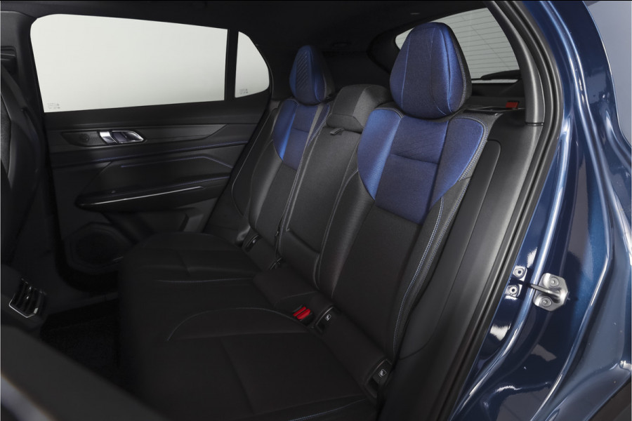 Lynk & Co 01 1.5 PHEV 261PK MY23 | Donkere hemel | 360 Camera | 7.4 kWh boordlader | S/K-panodak | Adapt. Cruise | Memory | Elek. klep | LM 20" | 0998