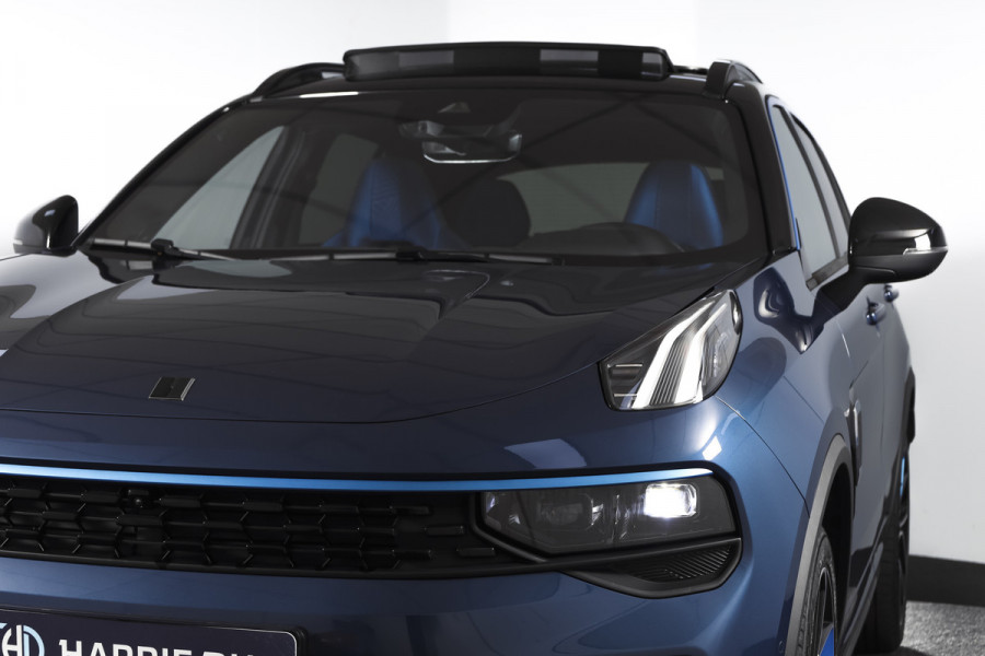 Lynk & Co 01 1.5 PHEV 261PK MY23 | Donkere hemel | 360 Camera | 7.4 kWh boordlader | S/K-panodak | Adapt. Cruise | Memory | Elek. klep | LM 20" | 0998