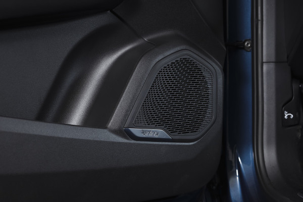 Lynk & Co 01 1.5 PHEV 261PK MY23 | Donkere hemel | 360 Camera | 7.4 kWh boordlader | S/K-panodak | Adapt. Cruise | Memory | Elek. klep | LM 20" | 0998