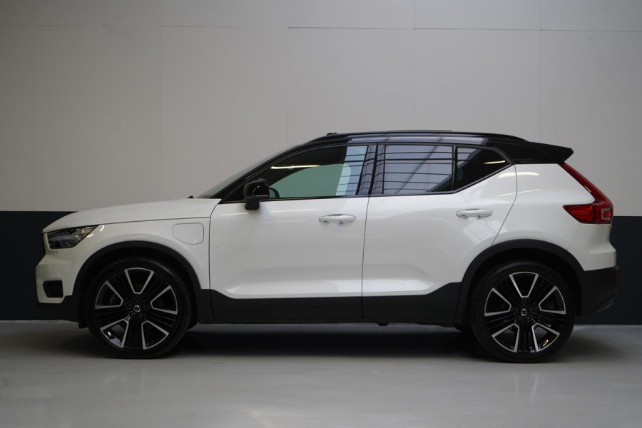 Volvo XC40 1.5 T4 Recharge R-Design | SoH 95% | Leder | Panoramadak | Trekhaak | Camera | Lm velgen