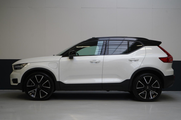 Volvo XC40 1.5 T4 Recharge R-Design | SoH 95% | Leder | Panoramadak | Trekhaak | Camera | Lm velgen