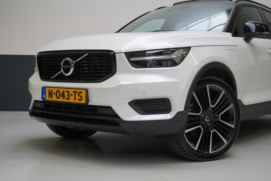 Volvo XC40 1.5 T4 Recharge R-Design | SoH 95% | Leder | Panoramadak | Trekhaak | Camera | Lm velgen