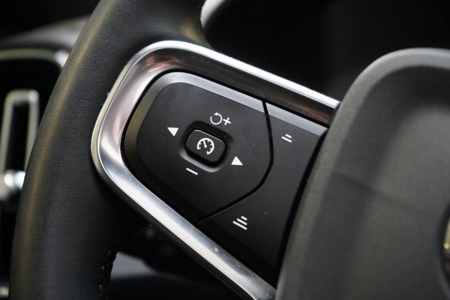 Volvo XC40 1.5 T4 Recharge R-Design | SoH 95% | Leder | Panoramadak | Trekhaak | Camera | Lm velgen