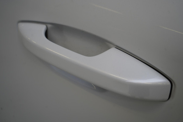 Volvo XC40 1.5 T4 Recharge R-Design | SoH 95% | Leder | Panoramadak | Trekhaak | Camera | Lm velgen