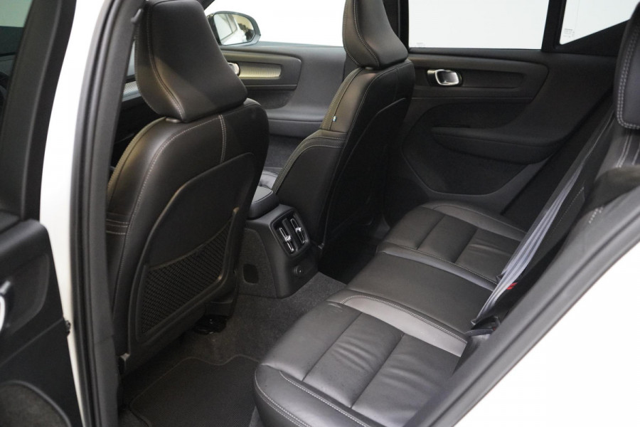 Volvo XC40 1.5 T4 Recharge R-Design | SoH 95% | Leder | Panoramadak | Trekhaak | Camera | Lm velgen