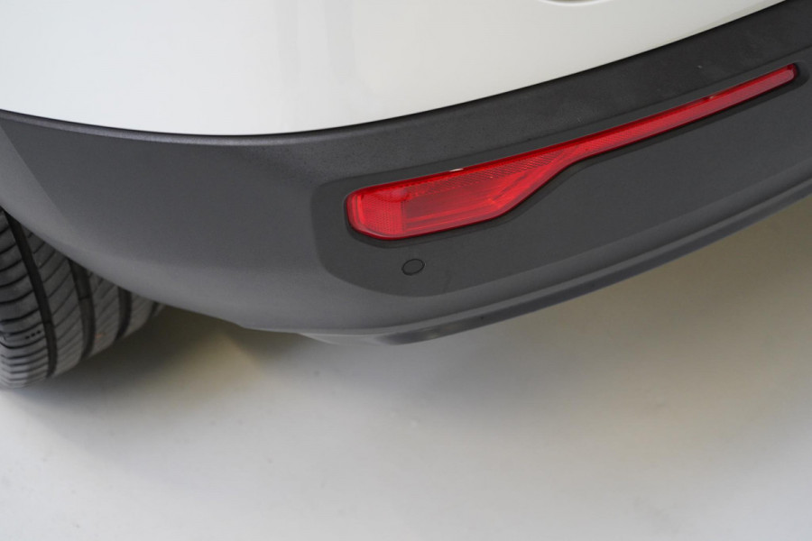 Volvo XC40 1.5 T4 Recharge R-Design | SoH 95% | Leder | Panoramadak | Trekhaak | Camera | Lm velgen