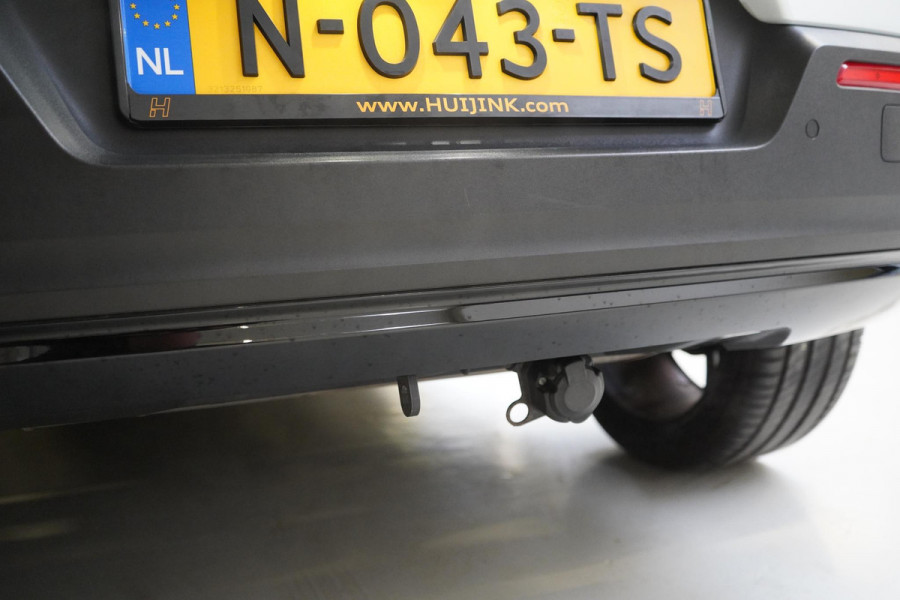 Volvo XC40 1.5 T4 Recharge R-Design | SoH 95% | Leder | Panoramadak | Trekhaak | Camera | Lm velgen