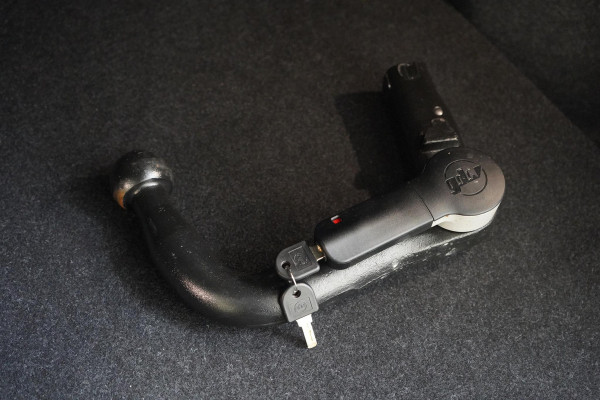 Volvo XC40 1.5 T4 Recharge R-Design | SoH 95% | Leder | Panoramadak | Trekhaak | Camera | Lm velgen