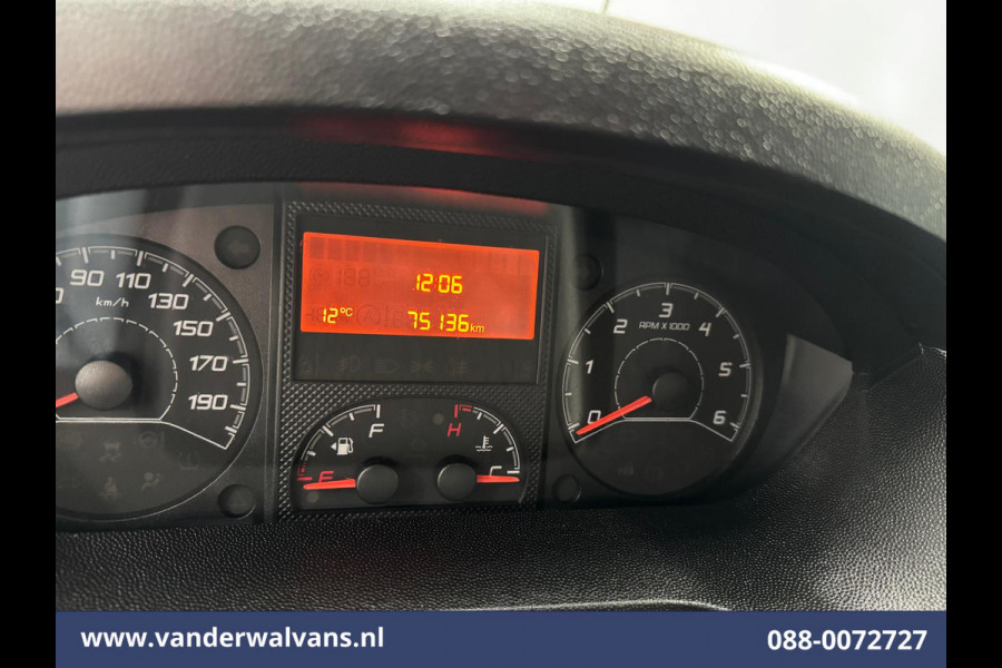 Peugeot Boxer 2.2 BlueHDi 141pk Bakwagen Laadklep Euro6 Airco | Cruisecontrol | 1055kg laadvermogen Bijrijdersbank