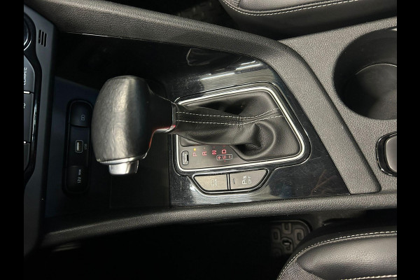 Kia Niro 1.6 GDi Hybrid ExecutiveLine Trekhaak Navigatie Apple Carplay/Android Auto Camera Parkeersensoren achter Adaptive Cruise Control Climate Control Half leder Lichtmetalen velgen