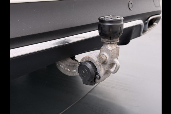 Mercedes-Benz CLS-Klasse 450 4Matic AMG // Burmester // 360 Camera // Sunroof // Trekhaak // 20 inch // Designo White // Distronic